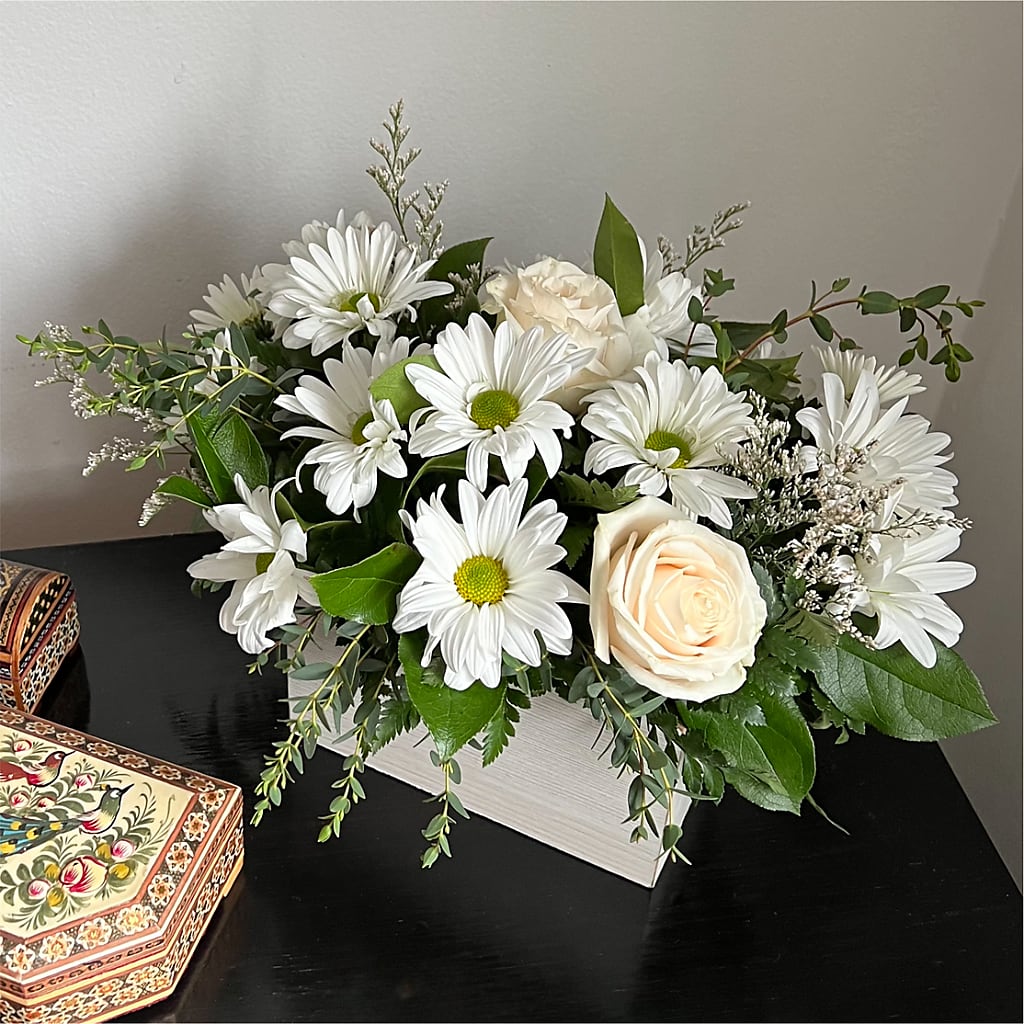 Fresh Linen Box Bouquet – ADAM & EVE FLOWERS & BALLOONS, Lafayette IN